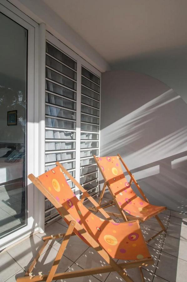 Apartamento Un Pied-A-Terre Face A La Marina Le Marin Exterior foto