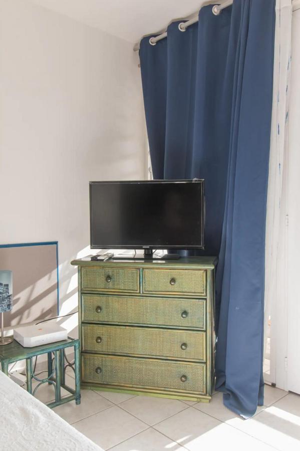 Apartamento Un Pied-A-Terre Face A La Marina Le Marin Exterior foto